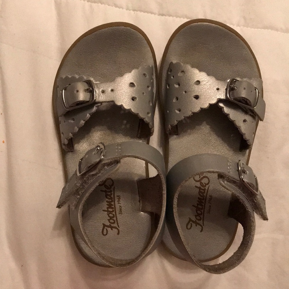 Footmates silver sandal. Size 8.
